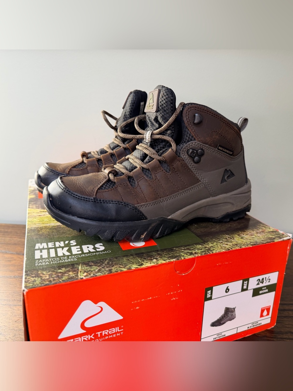 Ozark Trail  Waterproof Hiking Boots Men’s Size 6 Brown Leather like new